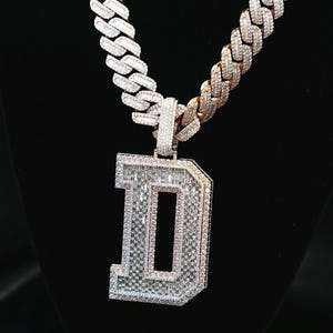 Smaragdschliff VVS1 Moissanite Brief Anhänger, benutzerdefinierte Chunky Iced Out 925 Sterling Silber & 10k HipHop Schmuck