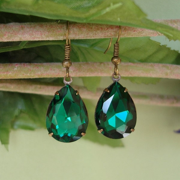 Vintage Rhinestone Emerald Swarovski  Teardrop  Hollywood Style Estate Earrings Wedding Jewelry..