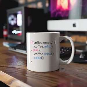 Może przedstawiać: Biały ceramiczny kubek do kawy z humorystycznym kodem programistycznym nadrukowanym na nim. Kod brzmi: "if(coffee.empty) { coffee.refill(); } else { coffee.drink(); code(); }"