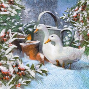 4 serviettes de table pour découpage, lot de 4 serviettes en papier, 33 x 33 cm, serviette de table - Oies, oiseaux et arrosoir près des arbres enneigés en hiver