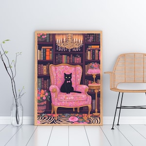Schwarze Katze Kunstdruck: Vintage Stuhl, Bücherregal, Kronleuchter (Digitaler Download)