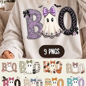 以下が含まれることがあります： 白いスウェットシャツに「BOO」という文字のグラフィックが描かれています。Bは紫のレース、Oは紫のリボンをつけた幽霊、もう一つのOはハートのチャームがついた黒いデザインです。その下には、異なるパターンの「BOO」グラフィックが9種類並んでいます。