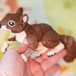 Flexibel 3D-printad ekorre – rörlig djurfigur | Söt fidgetleksak | Present till barn och vuxna