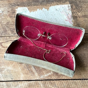 Antique Rimless Pince-Nez (pinch nose) Glasses. 1900s. With Case.