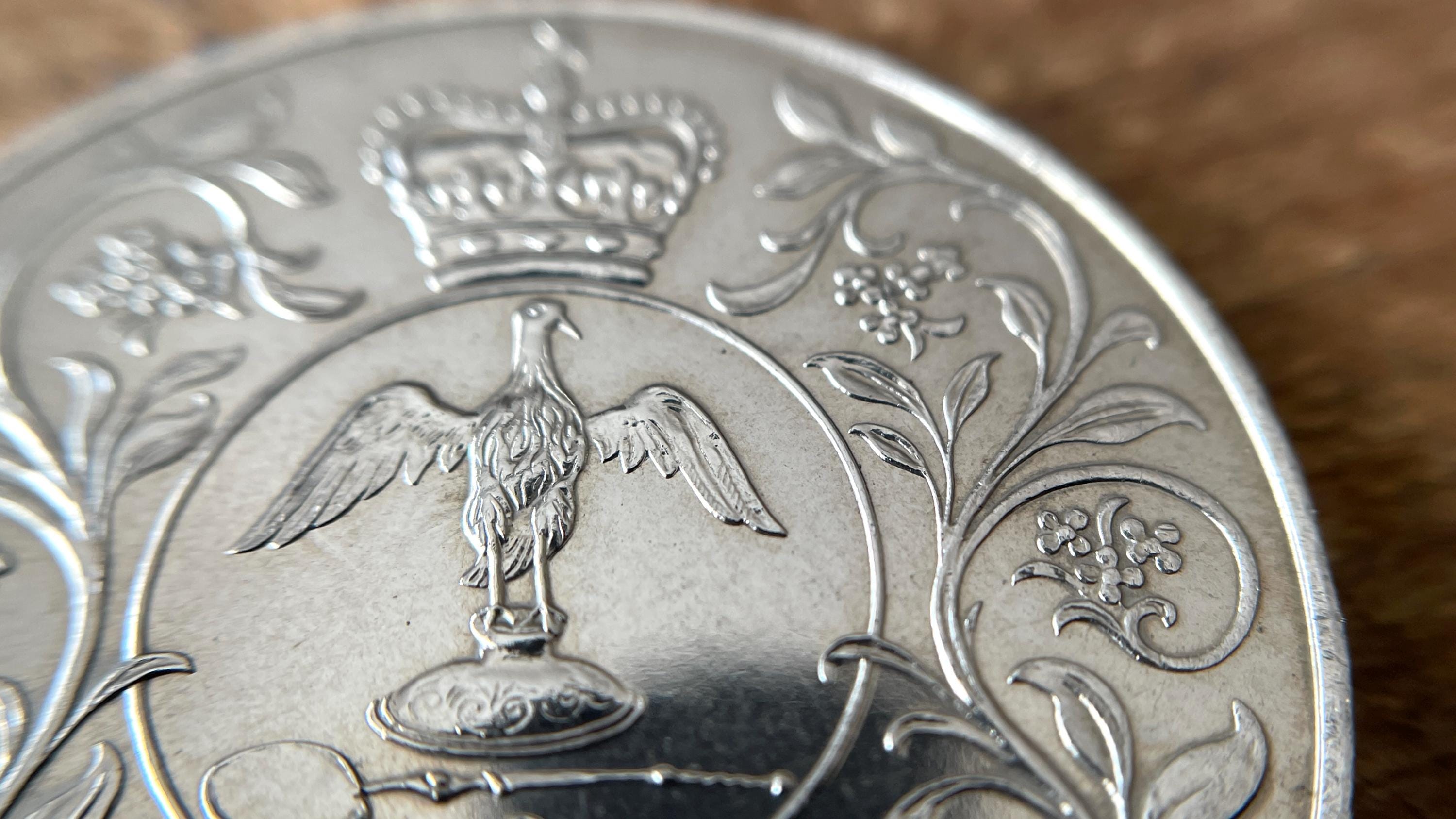 1977 Queen Elizabeth II Silver Jubilee Commemorative Crown Coin Dg