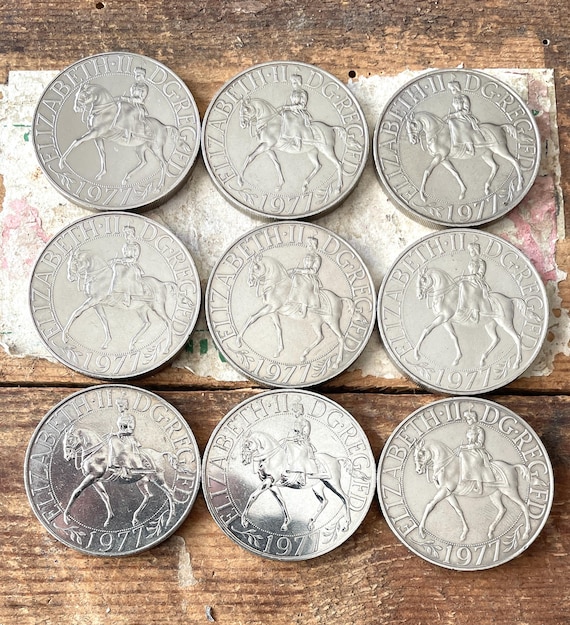 1977 Queen Elizabeth II Silver Jubilee Commemorative Crown Coin Dg