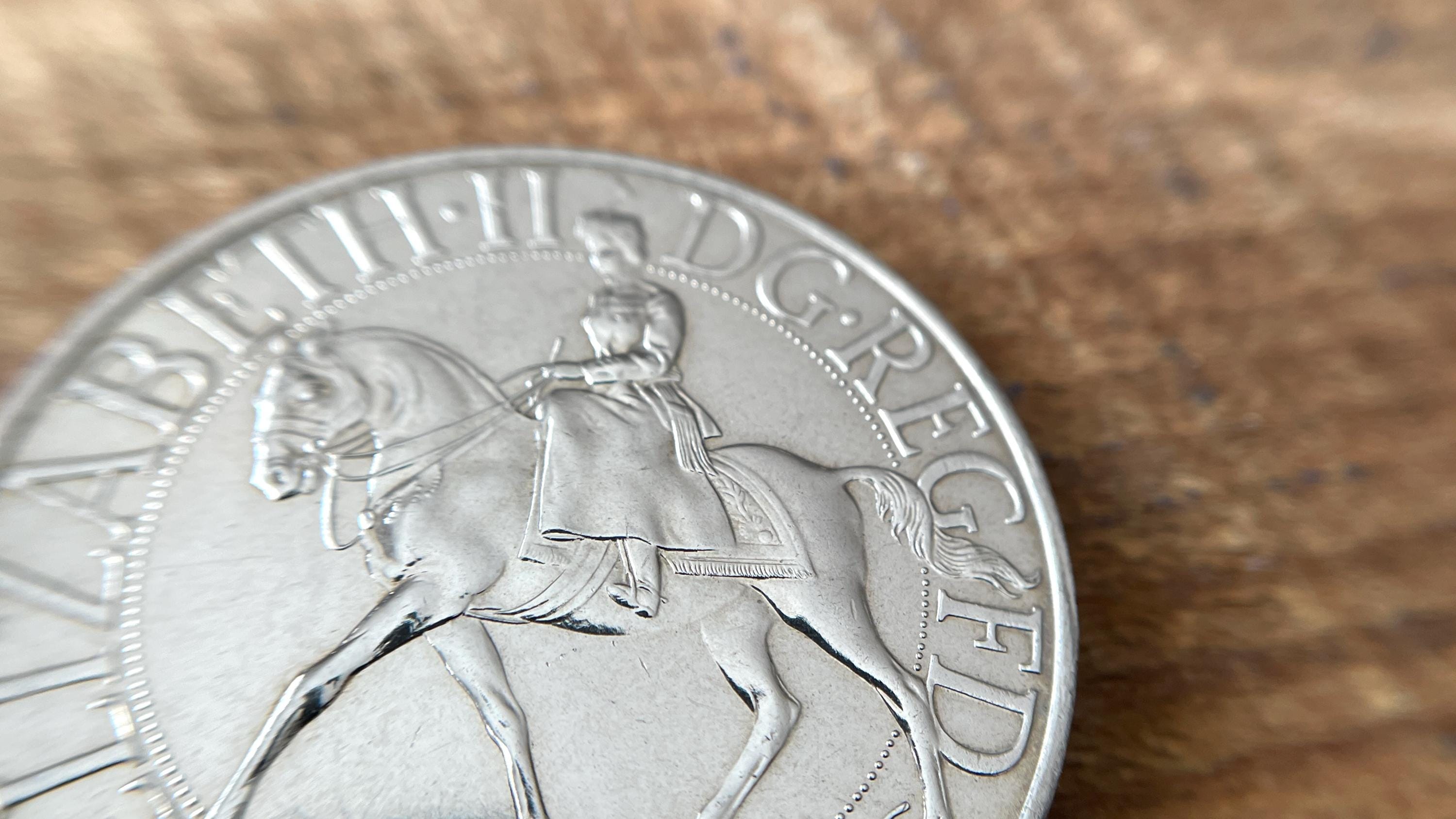1977 Queen Elizabeth II Silver Jubilee Commemorative Crown Coin Dg
