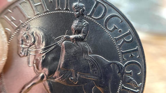 1977 Queen Elizabeth II Silver Jubilee Commemorative Crown Coin Dg