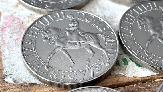 1977 Queen Elizabeth II Silver Jubilee Commemorative Crown Coin Dg