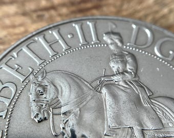 1977 Queen Elizabeth II Silver Jubilee Commemorative Crown Coin Dg