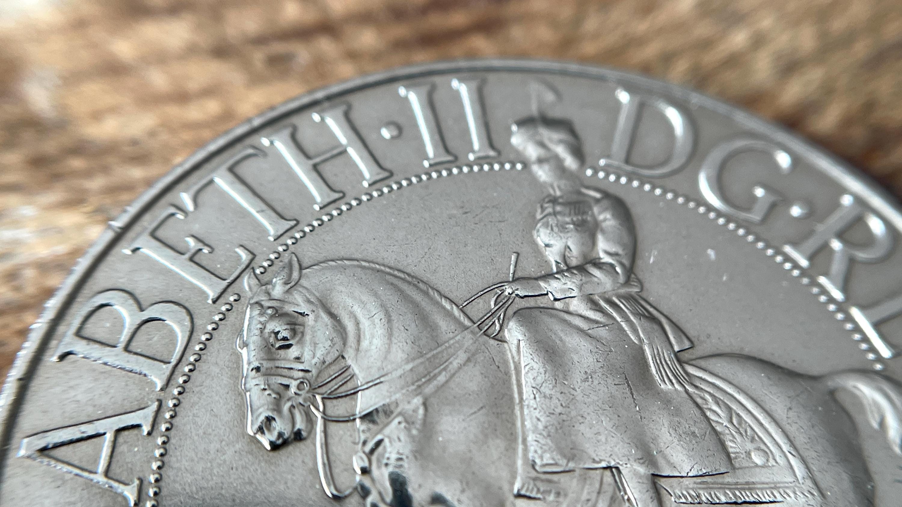 1977 Queen Elizabeth II Silver Jubilee Commemorative Crown Coin Dg