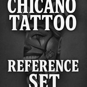 Può includere: Immagine in bianco e nero con la scritta "CHICANO TATTOO REFERENCE SET". L'immagine presenta un'illustrazione dettagliata di un volto con trucco da clown e un tatuaggio sulla guancia.