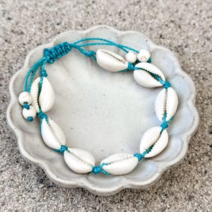 Bracelet Cowrie Shell Beachy Surfer Shell Ocean Bracelet Summer Beach Puka Shell Friendship Bracelet Gift for Her Gift for Him
