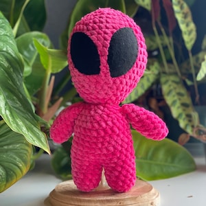 Alien Plush | Crochet Alien | Kawaii gift | Handmade Amigurimi Crochet Plushie | Hot Pink | Alien Lover Gift | Space | Galaxy | Geeky Gifts