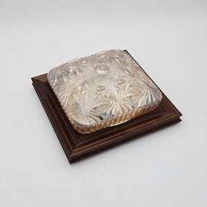 Vintage taklampa i bärnstensfärgat glas med träkant – Glaslampa – 70-tals vägg- eller taklampa – Retrobelysning