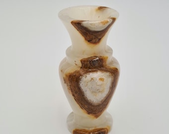 Vintage Onyx Alabaster Vase – Hand-Cut Natural Stone – Retro Interior Decoration