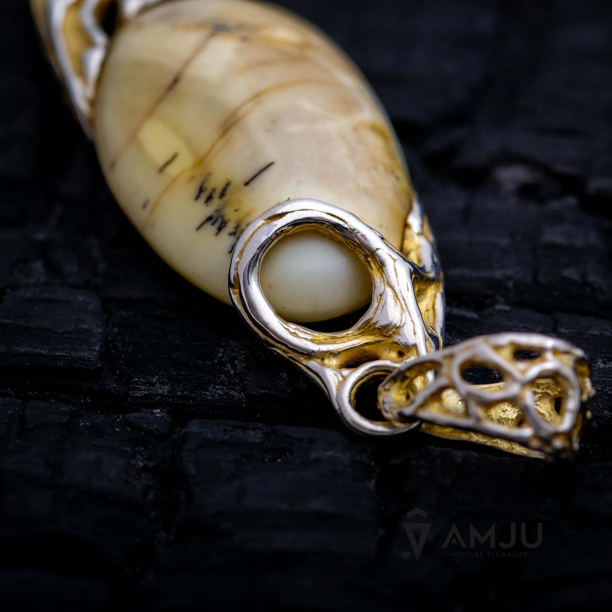 ペリドット入り琥珀ペンダント - Etsy 日本