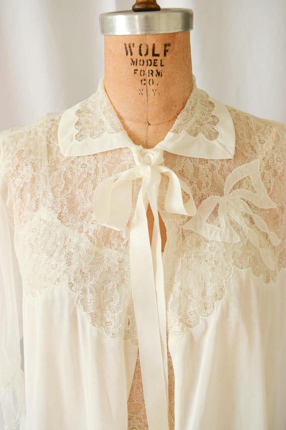1950s Vintage Lace Nylon Peignoir Set: Bridal Nightgown Robe and Nightgown with Bows