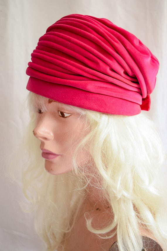 1960s Turban | Betmar | Vintage 60s Magenta Velve… - image 1