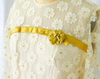 1960s Daisy Lace Mini Dress: Vintage Babydoll Tunic with Gold Ribbon
