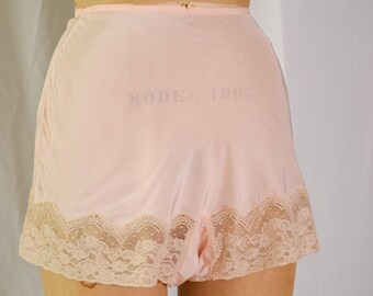 1930er Jahre Stepphose | Alida | Vintage 30er / 40er Jahre Pfirsich Pink Bur Mil RayonTap Hose Shorts Unterwäsche Unterfütterung Bias Cut mit Baumwollspitze