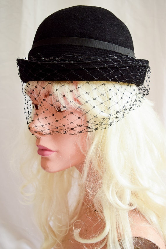Vintage 1960s Black Wool Felt Bowler Hat With Removable Veil  display picture 3