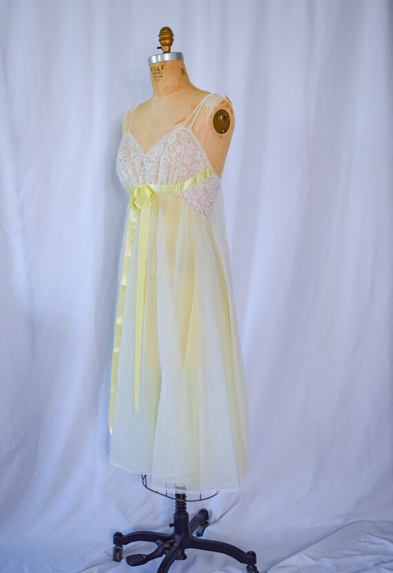 1960s Nightgown | Vanity Fair | Vintage 60s Float… - image 3