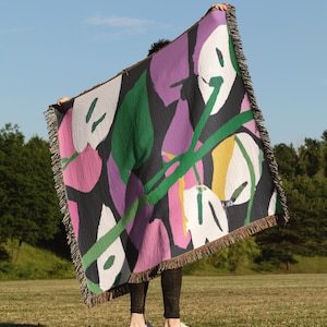 Abstract Floral Woven Blanket: Boho Tapestry Throw, Artistic Decor