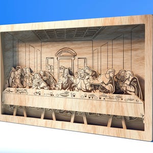 Puede incluir: Escultura en relieve de madera que representa la Última Cena. La obra presenta una talla detallada de la escena bíblica, con figuras sentadas alrededor de una mesa. La pieza está enmarcada en madera de color claro.