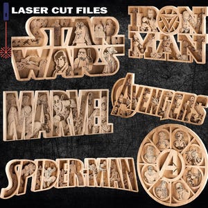 Puede incluir: Letreros de madera cortados con láser con personajes de Star Wars, Marvel y Avengers. Los letreros deletrean los nombres de las franquicias y presentan ilustraciones detalladas de los personajes. El texto "LASER CUT FILES" está en la parte superior.