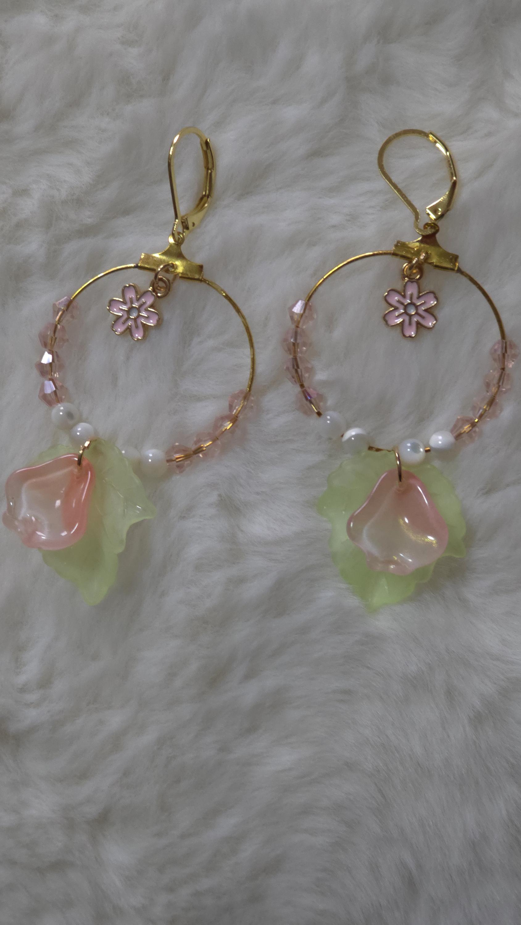 Créoles BIANCA perles fleurs en Nacre & boucles d'oreilles