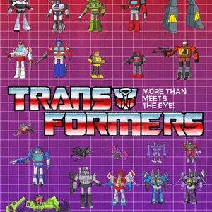 Pode incluir: Um fundo quadriculado com uma coleção de robôs Transformers em várias poses. Os robôs são de cor vermelha, azul, amarela, verde e preta. O texto "TRANSFORMERS" está em vermelho, branco e azul com o texto "MORE THAN MEETS THE EYE!" em branco.
