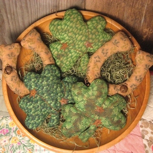 Primitive Digital Pattern EPATTERN Folk Art Primitive Shamrocks TWO STYLES Plus Lucky Horseshoes Pillow Tucks Ornies Bowl Fillers image 1