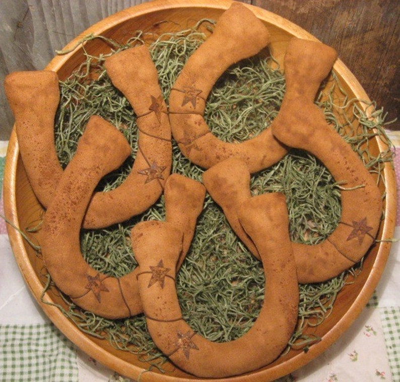 Primitive Digital Pattern EPATTERN Folk Art Primitive Shamrocks TWO STYLES Plus Lucky Horseshoes Pillow Tucks Ornies Bowl Fillers image 4