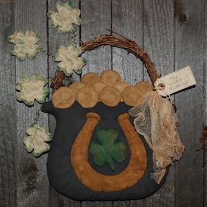 Primitive Digital Pattern EPATTERN Folk Art Primitive St. Patrick&#39;s Day Pot O&#39; Gold Wall Hanging Door Greeter