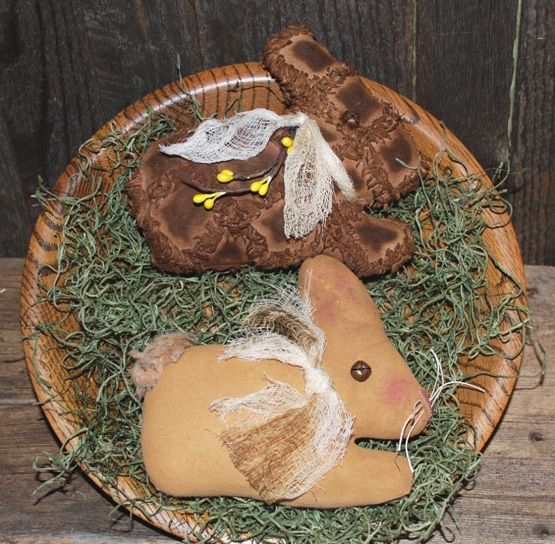 Primitive Digital Pattern EPATTERN Folk Art Primitive Primitive Bunny Rabbit Tucks image 1