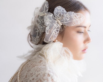 Forcine per capelli da sposa a farfalla in pizzo Chantilly Exquisite Creatures n. 2449