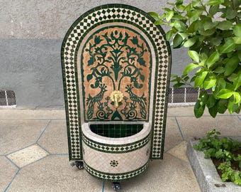 Fuente de mosaico verde de estilo morisco: auténtica fuente de agua de azulejos zellige marroquíes hechos a mano