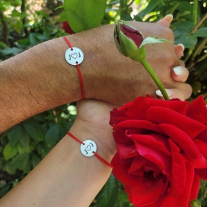 Pulseras personalizadas para parejas, iniciales grabadas y moneda en forma de corazón, monograma, regalo para parejas (para él y para ella), juego de 2 pulseras a juego, regalo para novio