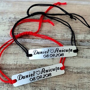 Braccialetti personalizzati per coppie con nomi e data incisi su misura, set coordinato di 2 braccialetti per lui e per lei, regalo per fidanzati e coppie. Silver Front