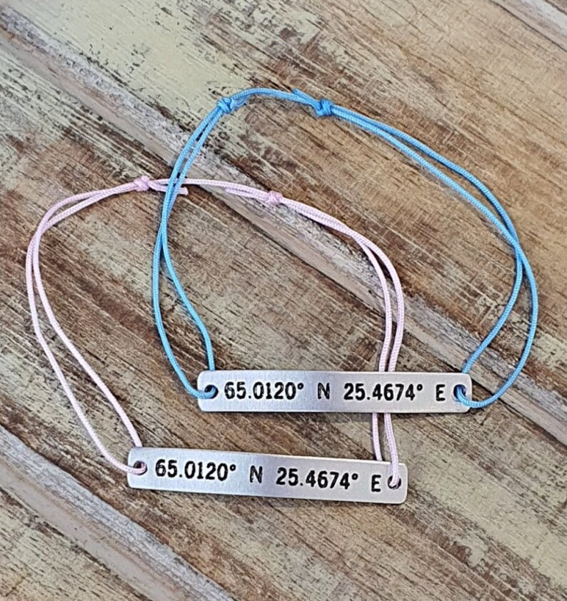 Puede incluir: Un juego de tres tazas de cer&aacute;mica con un acabado moteado y mate. Las tazas son de color crema, gris claro y gris oscuro. Cada taza tiene un dise&ntilde;o simple y minimalista.