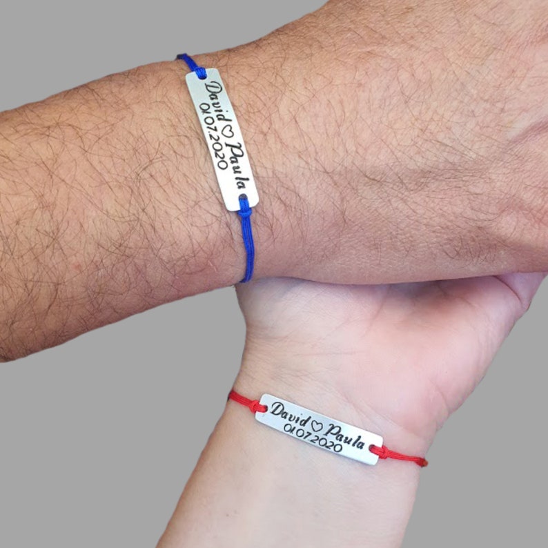 Braccialetti personalizzati per coppie con nomi e data incisi su misura, set coordinato di 2 braccialetti per lui e per lei, regalo per fidanzati e coppie. immagine 2