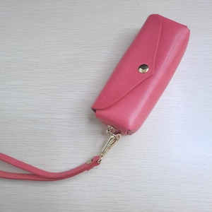 Bolsos de cuero para llaves/Bolso de almacenamiento portátil/Bolso de mano/Bolso pequeño simple de color rojo puro/Hebilla de bloqueo/Mini estrecho/Bolso de mano largo de cuero suave