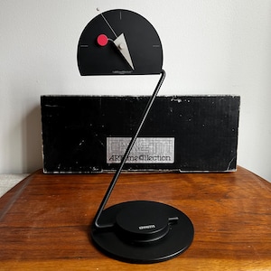 Horloge de bureau Artime Canetti - Style Memphis vintage avec cadre en « Z » réglable - Horloge noire dans son emballage d&#39;origine - Japon