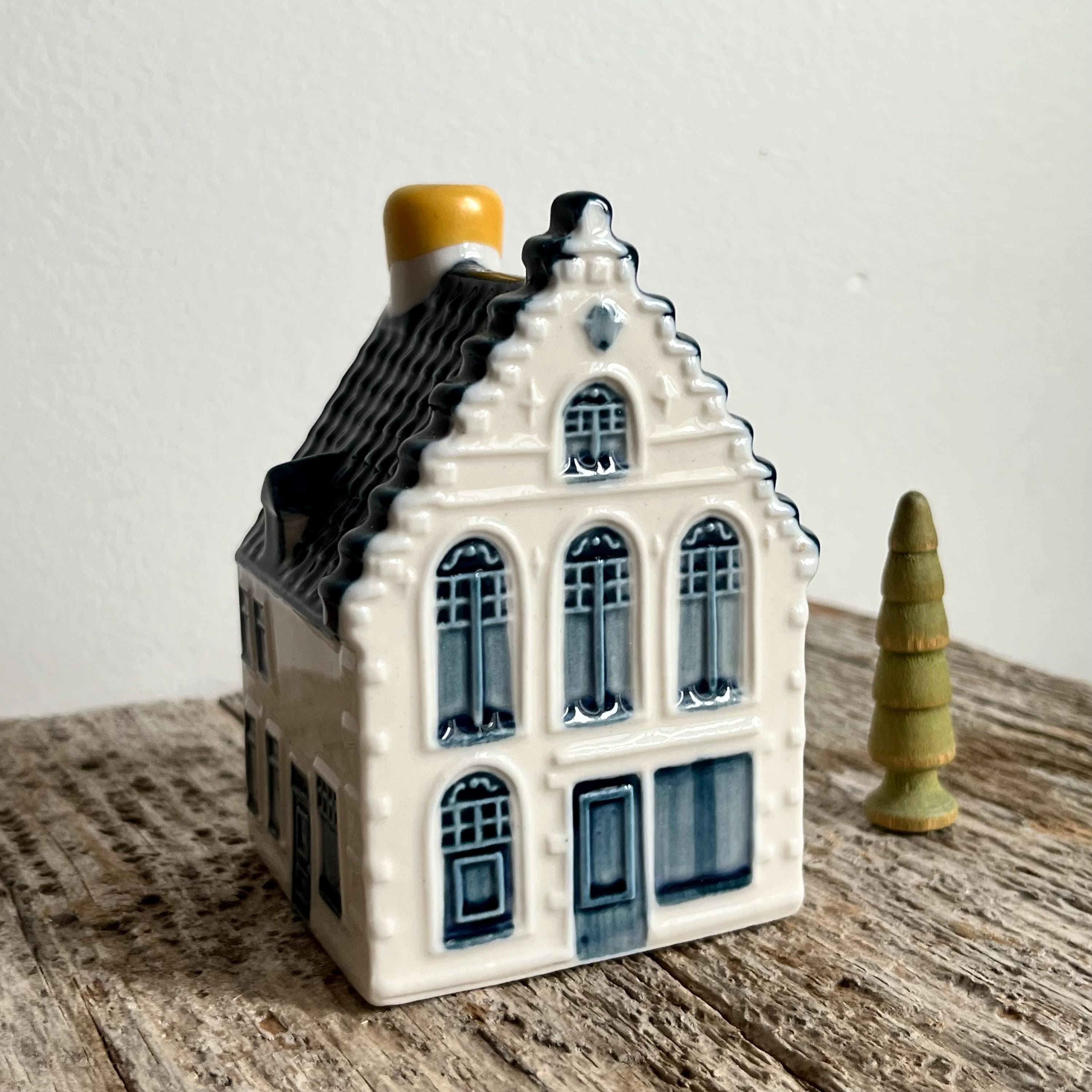 KLM House Bottle 49 - Blue Delft's Made for KLM by BOLS - Royal