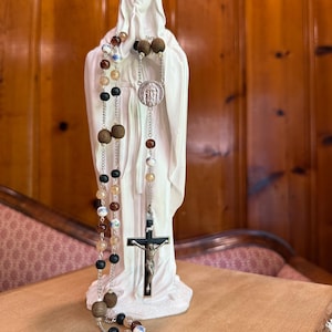 Chaplet of the Holy Face of Jesus — Garment of Grace | Handmade Reparation Rosary with Wood, Shell & Vintage Crucifix
