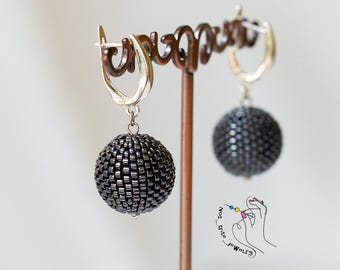 Pendientes de hematita con forma de bola: joyería gris con cuentas colgantes