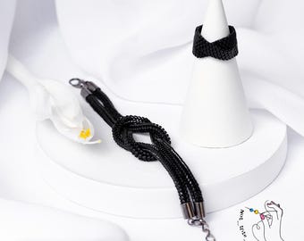 Anillo de cuentas negras: Anillo japonés de cuentas