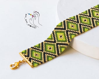 Pulsera de cuentas verdes: joyería ajustable con baño de oro