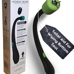 Puede incluir: Una herramienta de ayuda para el inodoro de color negro y verde con un mango de resorte y una empuñadura verde. La herramienta está diseñada para ayudar a limpiarse después de usar el inodoro. El texto de la etiqueta dice "Toilet Aid For Wiping Bottom Tool".